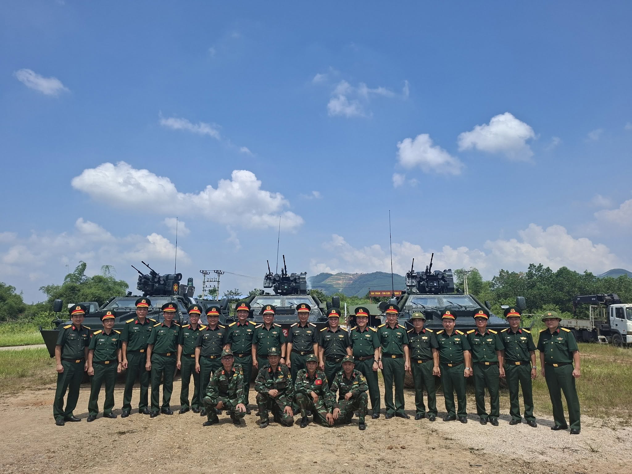 NHÀ MÁY Z173 NGHIỆM THU THÀNH CÔNG HỆ THỐNG ĐIỀU KHIỂN VŨ KHÍ LẮP TRÊN XE XTC-02 THUỘC DỰ ÁN SẢN XUẤT THỬ NGHIỆM